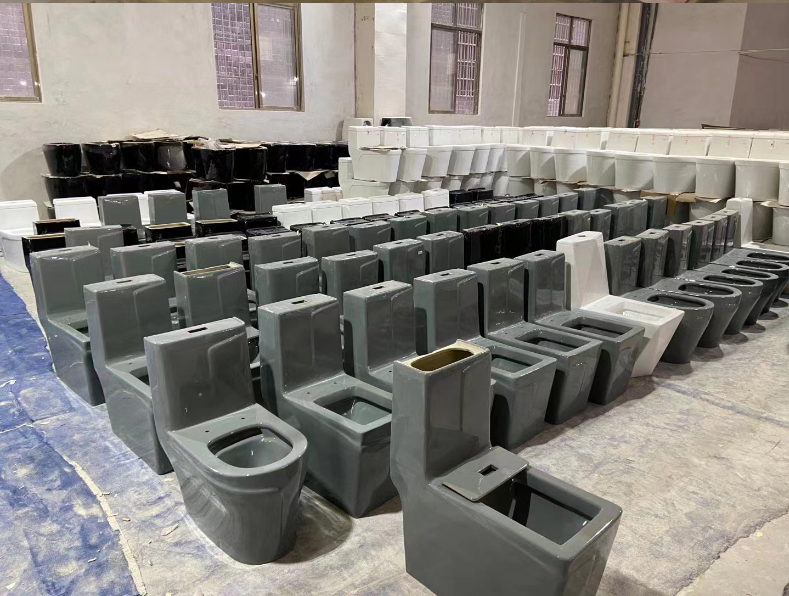 Ceramic Toilet Seat Sets and Sink Bathroom with Traditional Design Style Water Closet