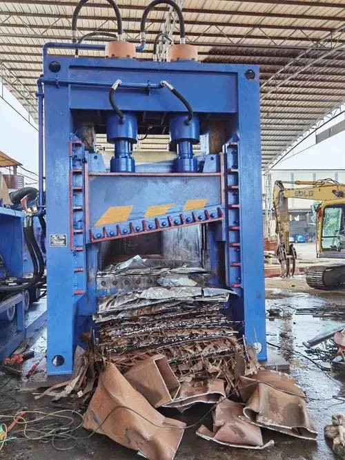 800 Ton Hydraulic Metal Shearing Machine Scrap Steel Car Shell Gantry Cutting