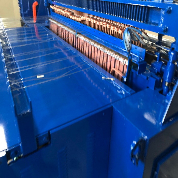 6ft Width 2.5T Automatic Wire Mesh Welding Machine , Spooling Fence Mesh Machine Water Air Cooling