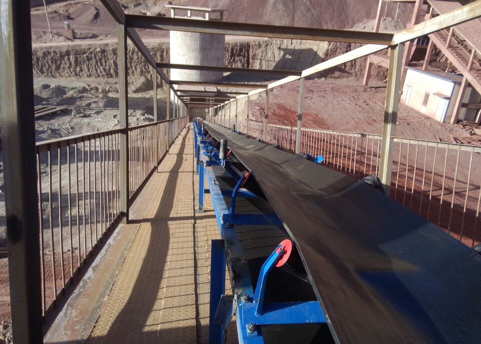 Carbon Steel 131t/h Inclined Belt Conveyor Troughing Idler