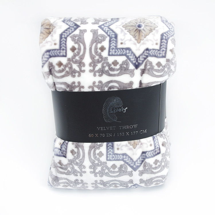Thick Polyester Flannel Plush Blanket High Grade Offset Printing For Cold Season