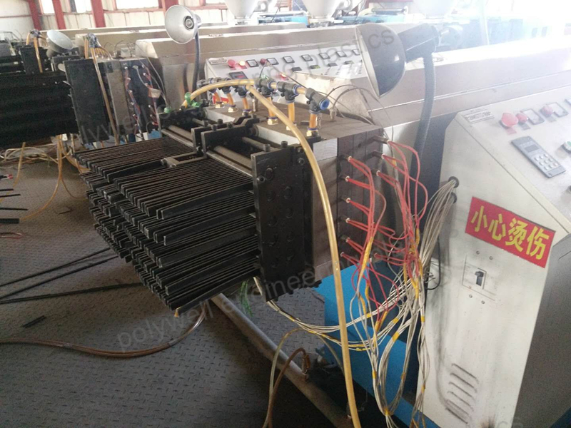 Advanced Processing Plastic Profile Extrusion Machine Single Screw Extrusion Machine