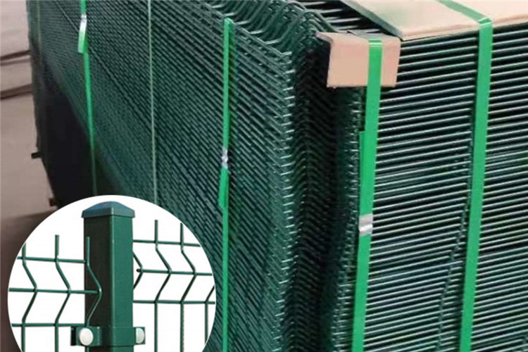 3mm-6mm Curved Welded Wire Fence Triangle Bending Fence Panels