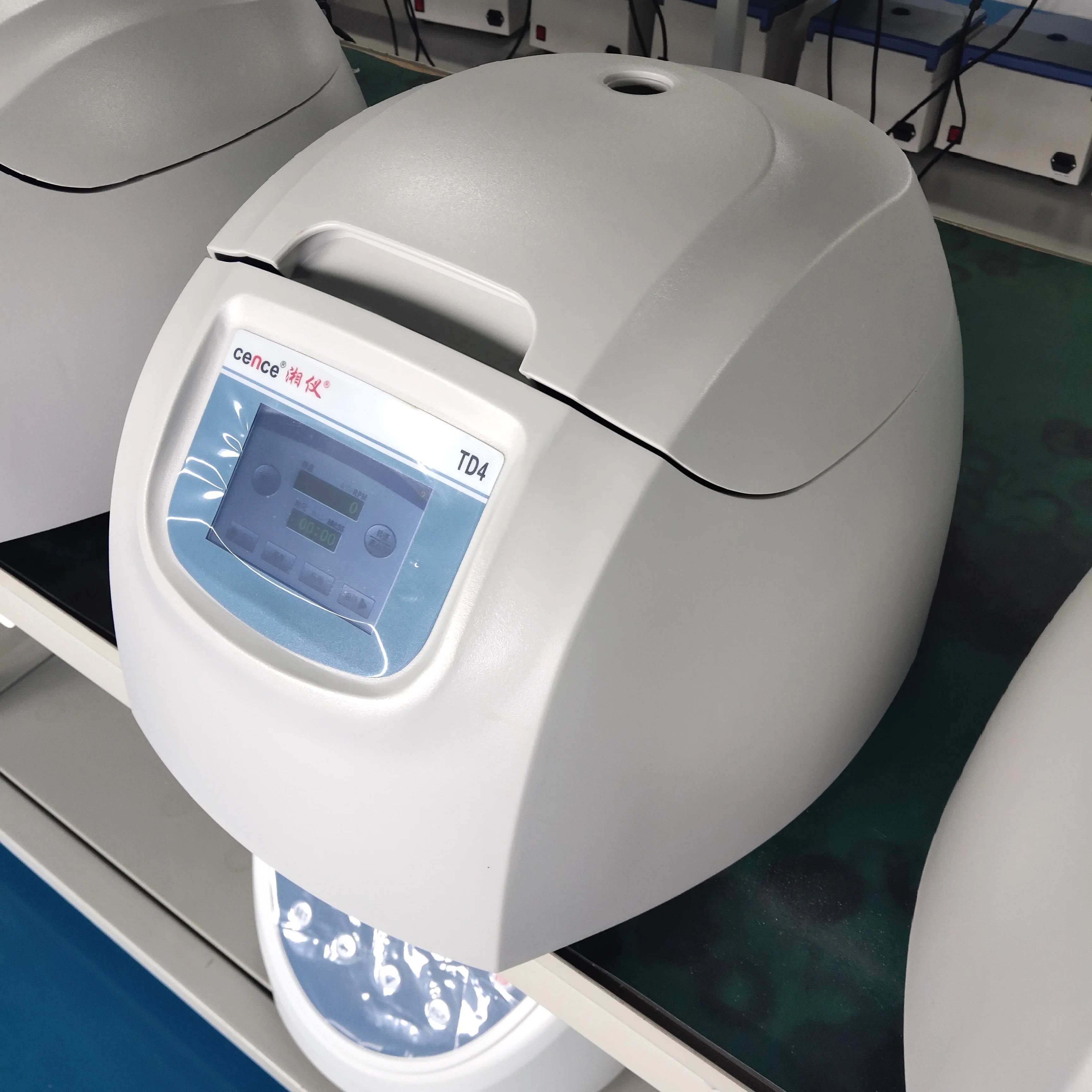 Blood Centrifuge TD4