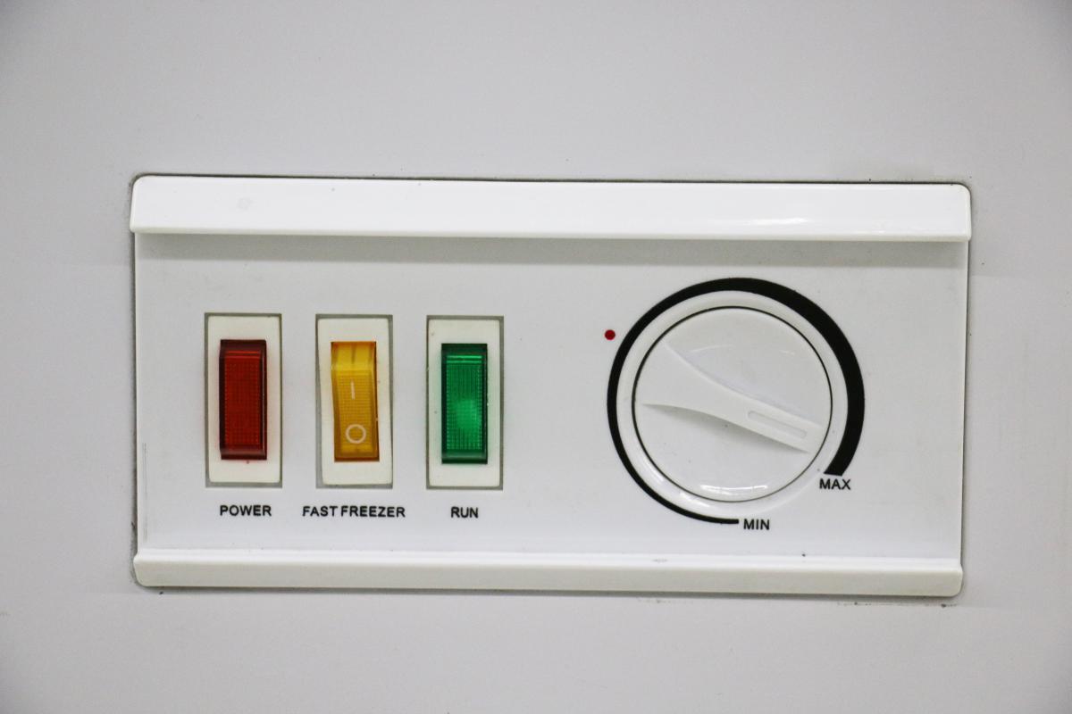 Household Top Opening Small Chest Freezer With Lock 138L White Door