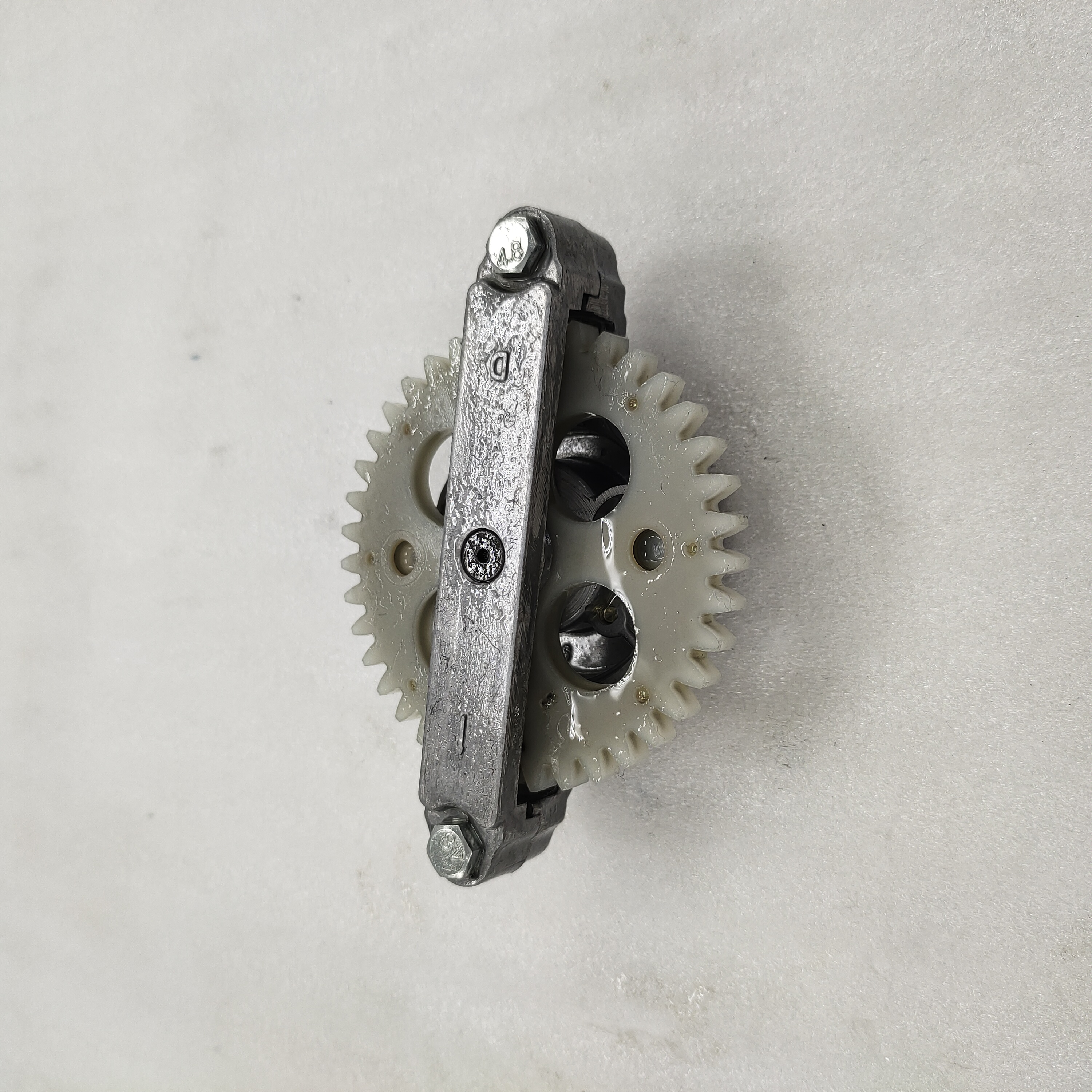 Motorcycle Engine Spare Parts Oil Pump for CG150 Gasoline Engine at Competitive