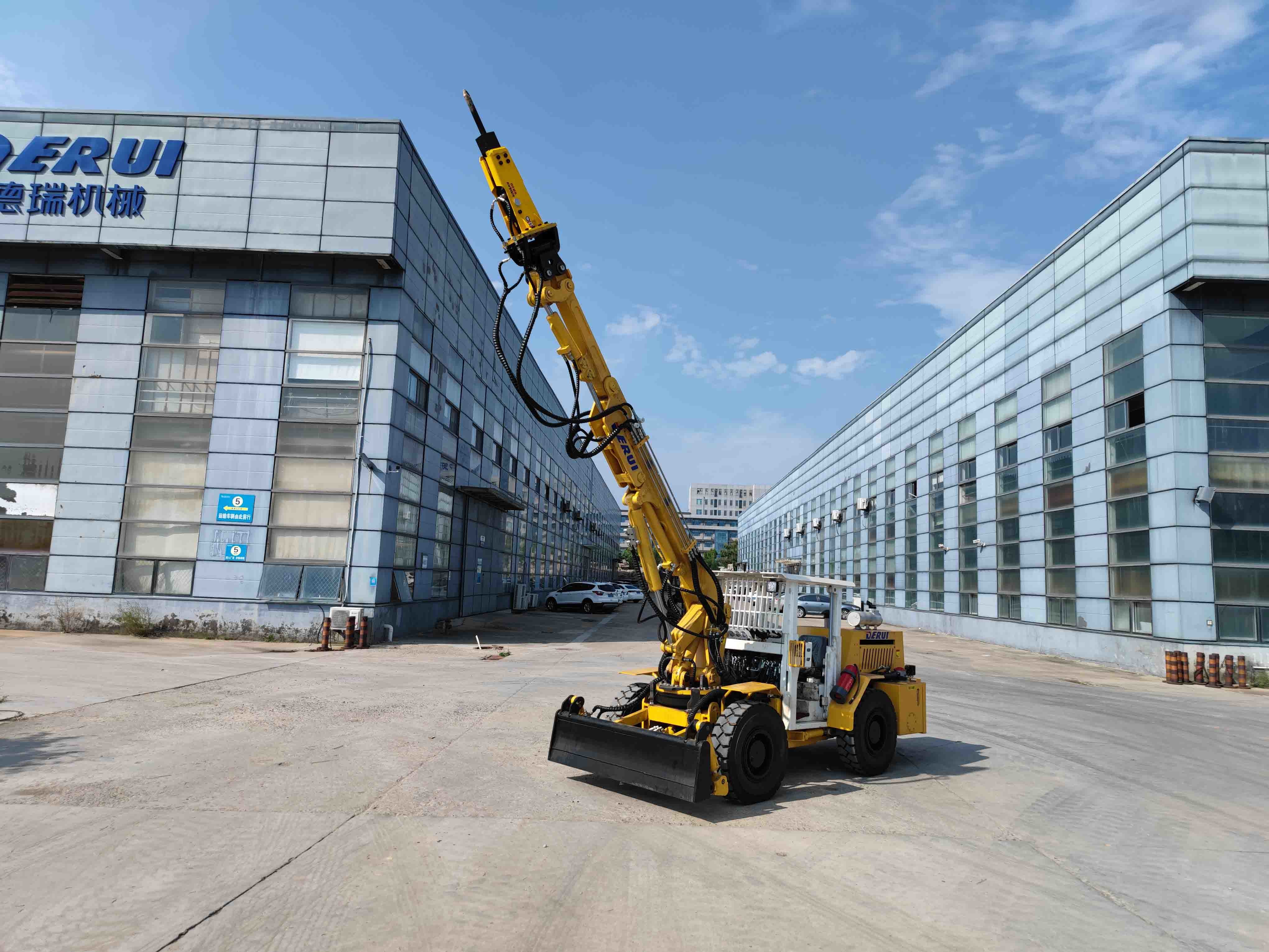 Scaling Jumbo Mining Crushing Rock Drill Chiseling Vehicle Underground Vehicle