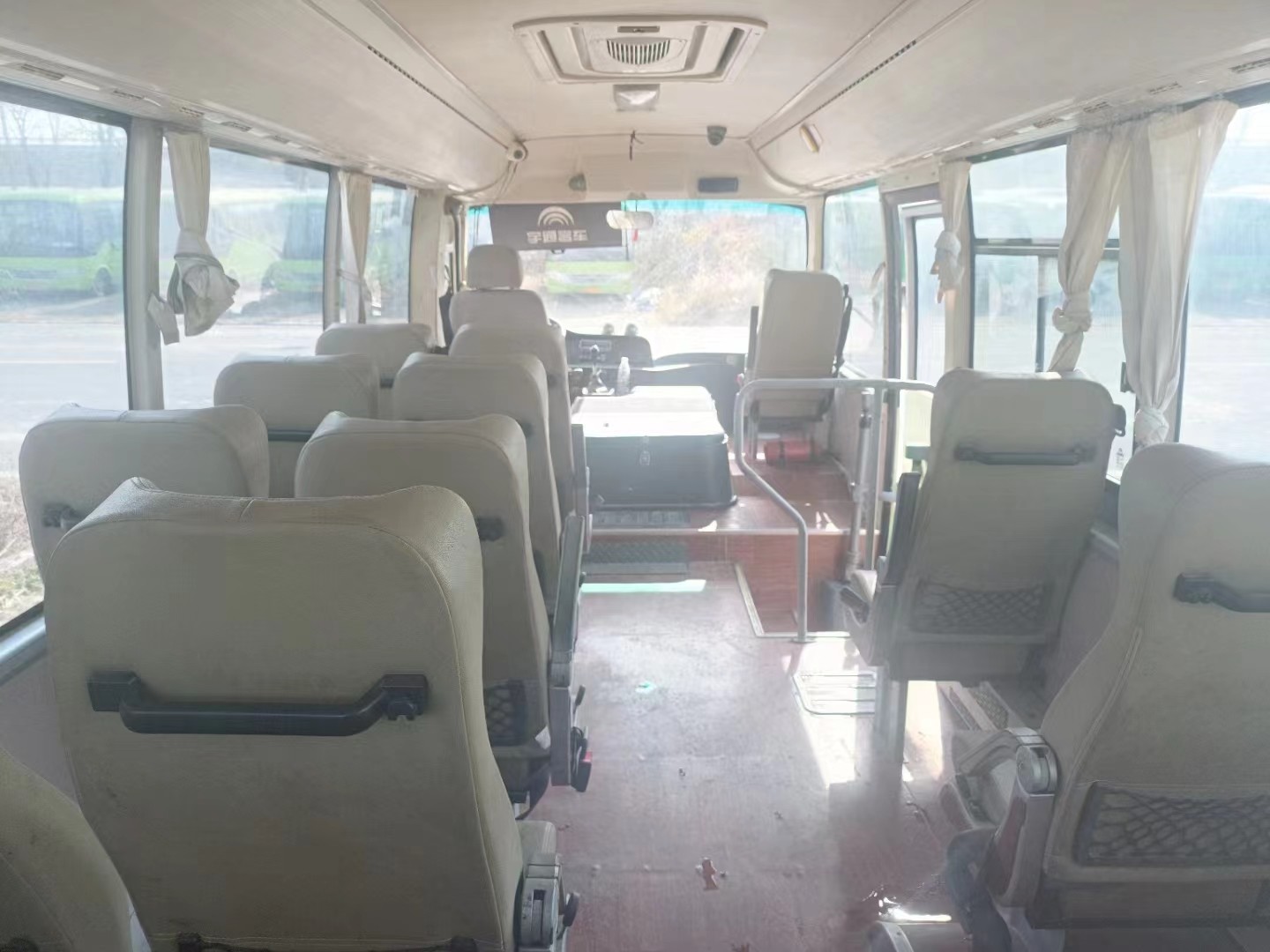 ZK6729D Used Small Bus Yutong Front Cummins Engine Euro IV 25 - 30seater Second Hand Coach