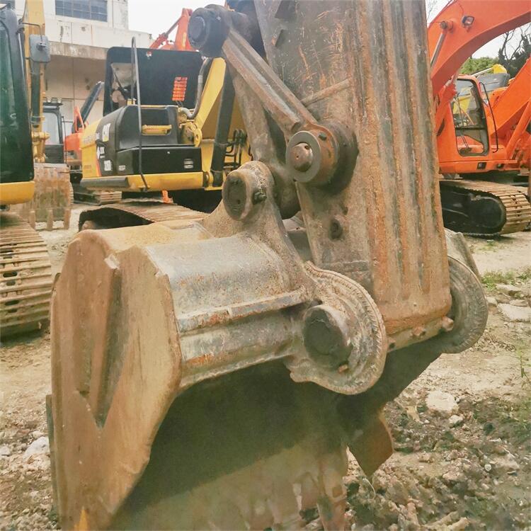 Volvo EC240 Excavator with Crawler Track and 1.2 m3 Bucket Capacity in Good Condition