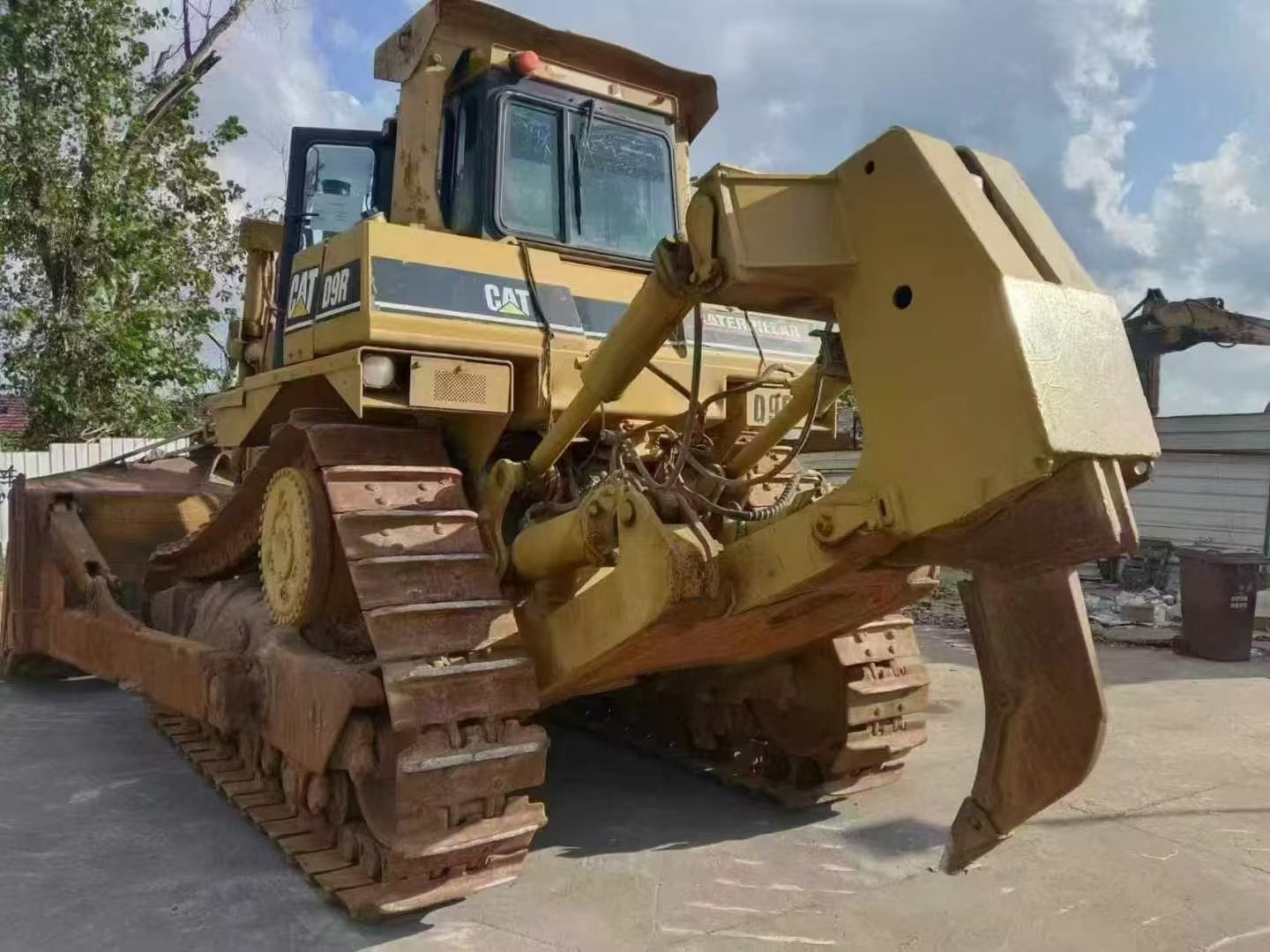 For Sale Pre-Owned Caterpillar D9 Bulldozer – Heavy Duty Excellent Condition
