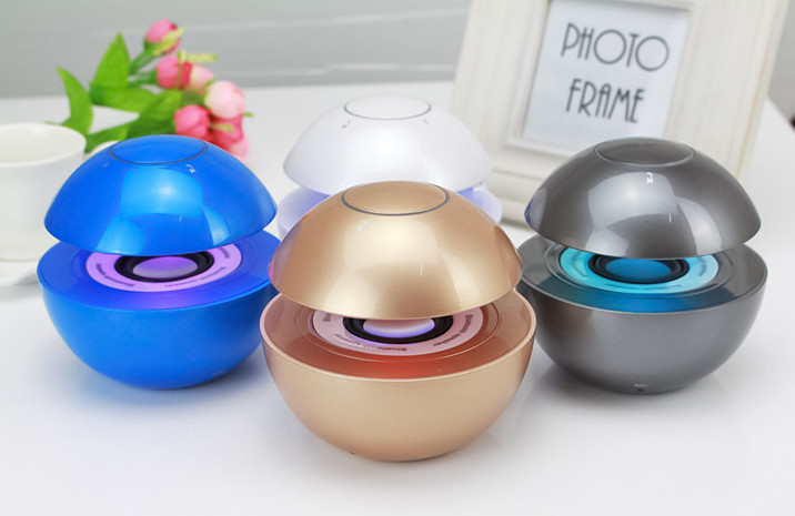 Colorful Mini Portable Bluetooth Speakers , Outdoor 500mAh Tiny Bluetooth Speaker