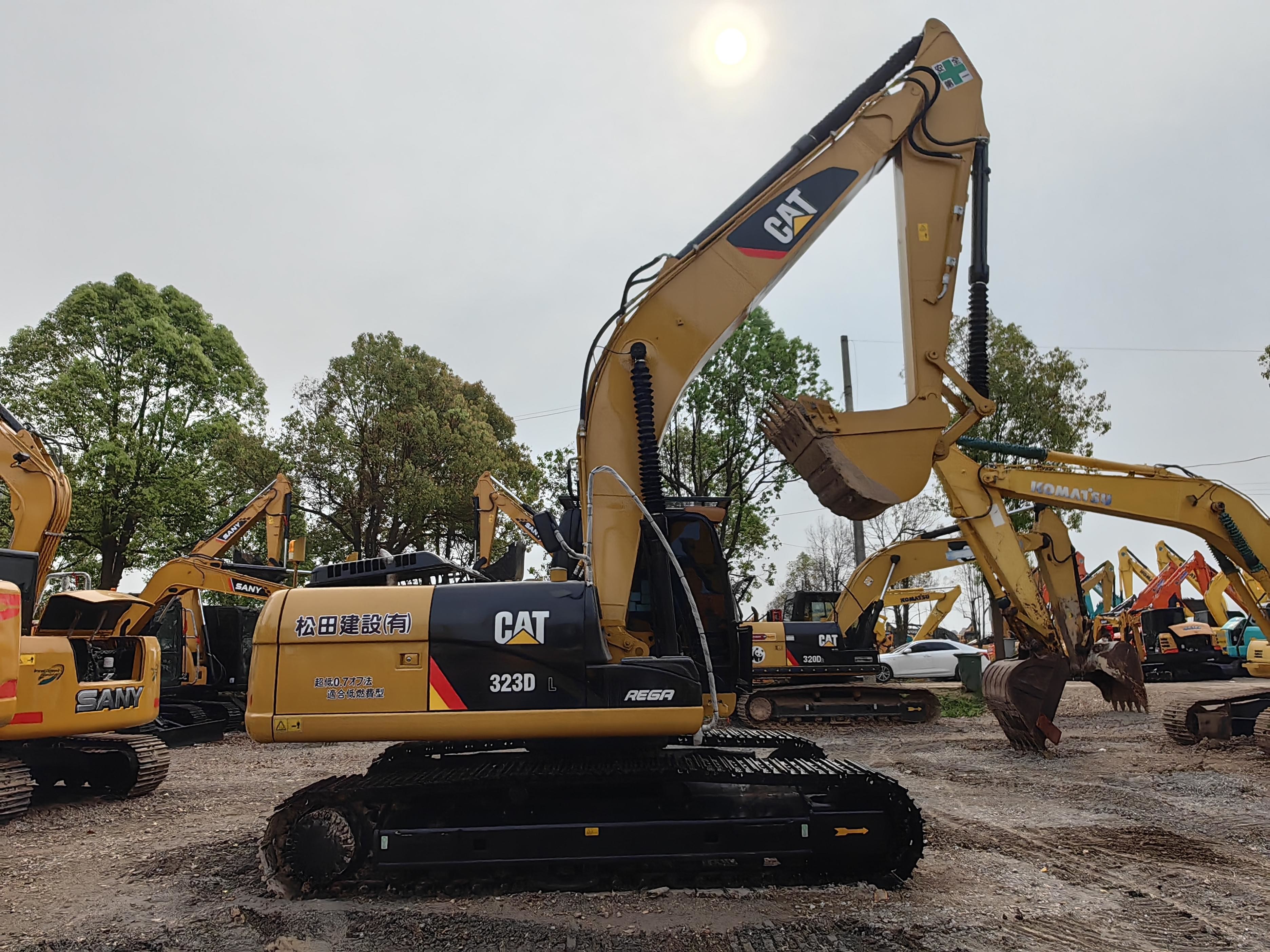 Mining Secondhand CAT 323D Excavator 23 Ton Used Earthwork Digger