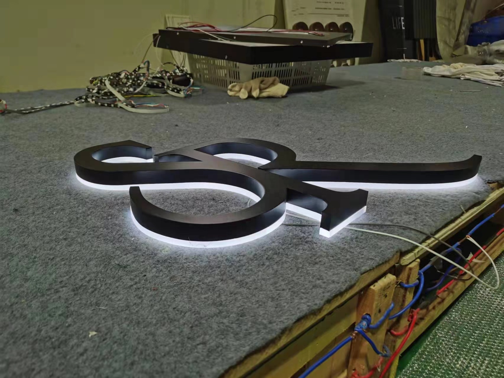 Custom 3D LED Light up Letters Wall Logo Outdoor Advertising Logo Electronic Sign 3D Backlit Metal Letter
