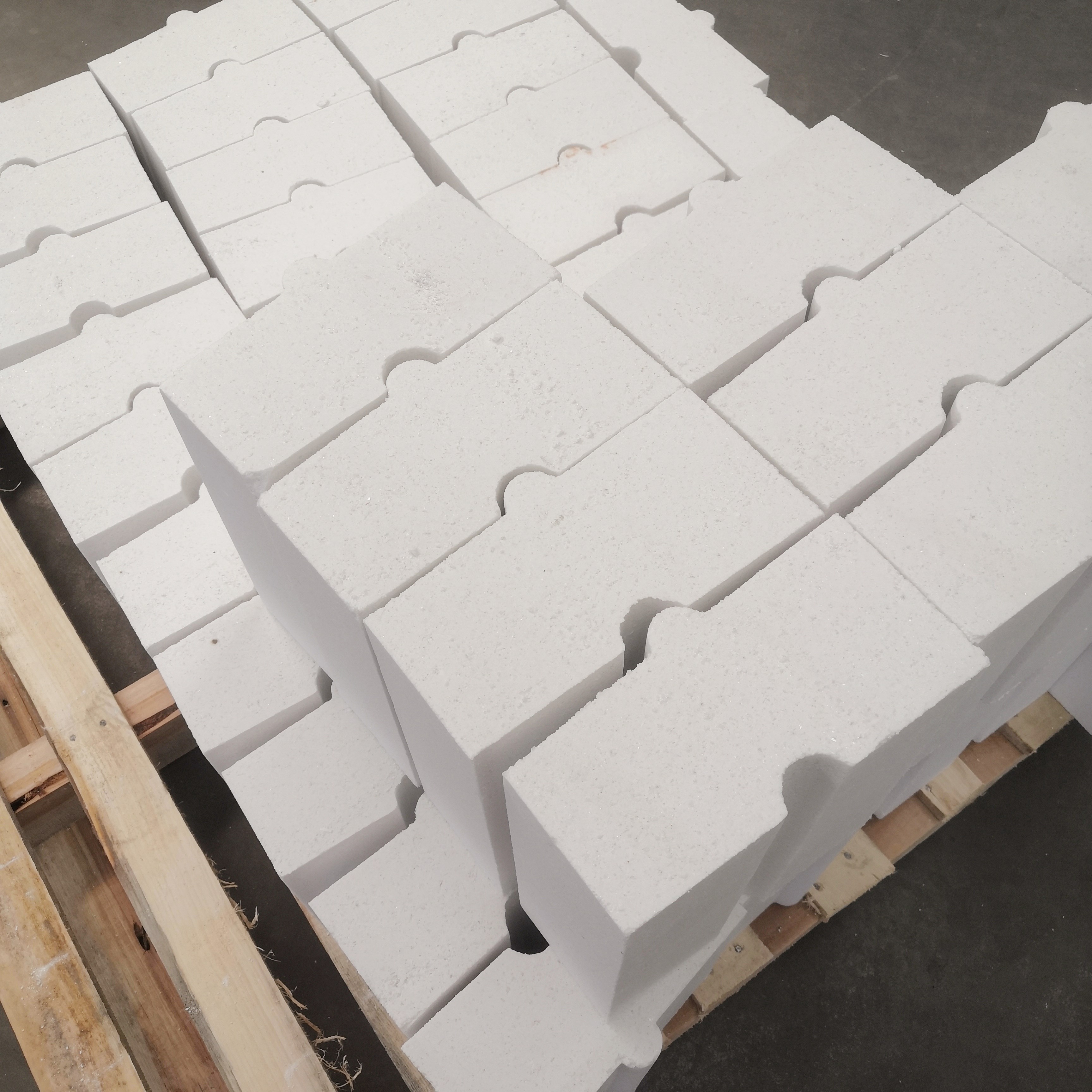 Refining Furnace Corundum Brick with 0.09% MgO Content and Temperature Resistance
