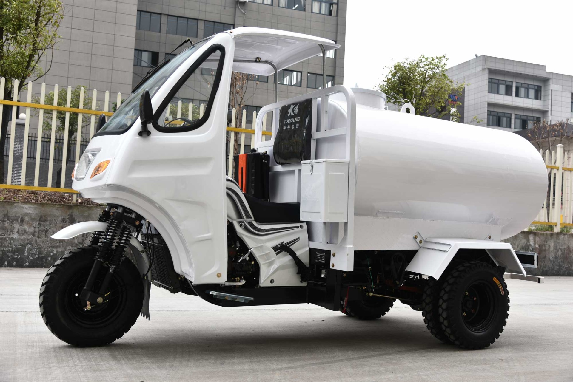 200-250cc Water Tank Truck Multi-Function Sprinkler Tricycle from Original Approved