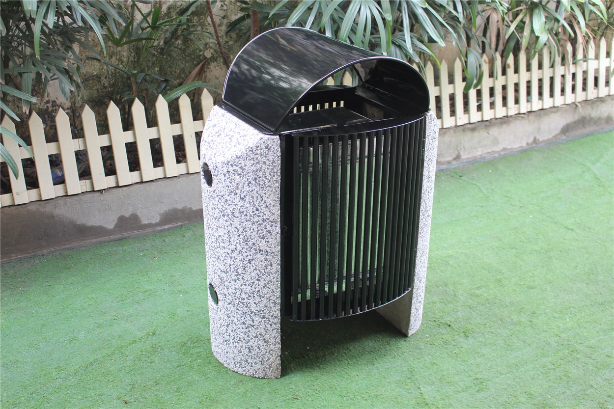 Waterproof Garden Garbage Bin , 50 Liter Trash Can Side Opening Structure
