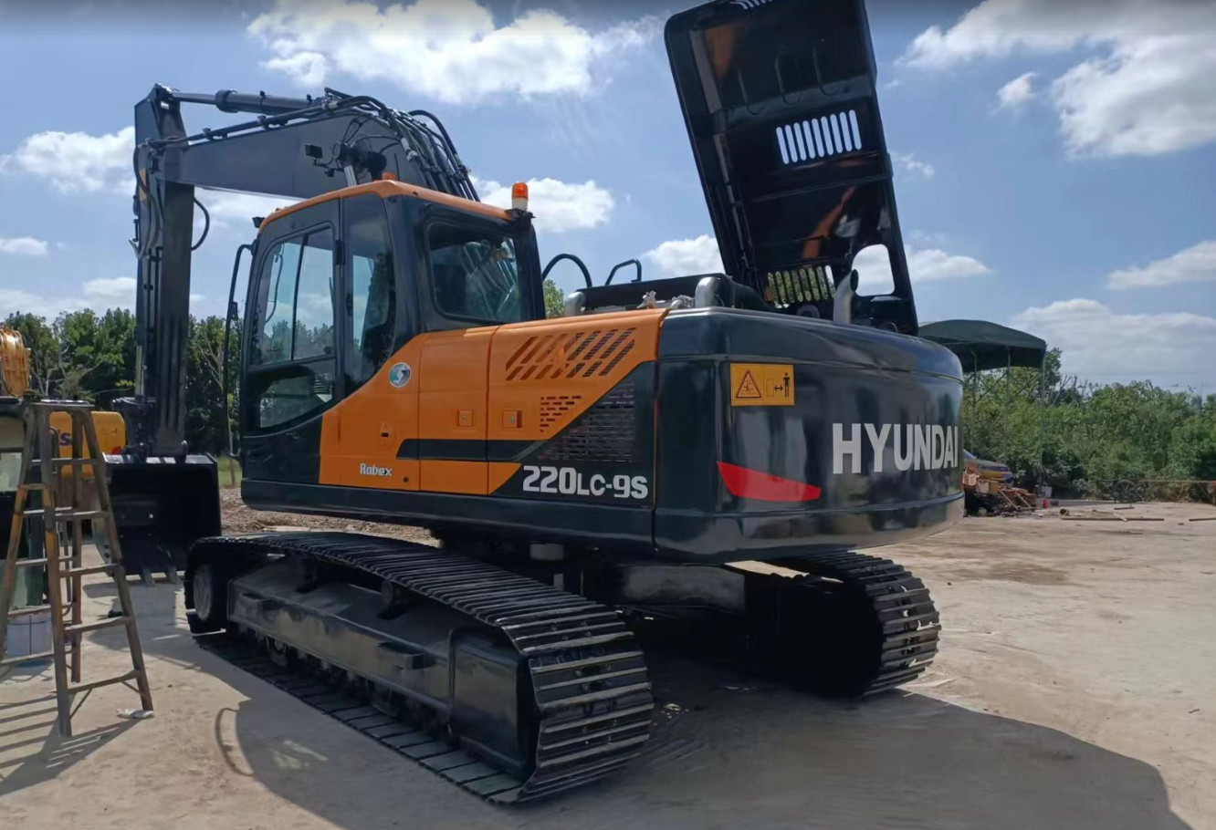 Hyundai 220-9s Used Hydraulic Crawler Excavator 20T Secondhand Earth Moving Machine