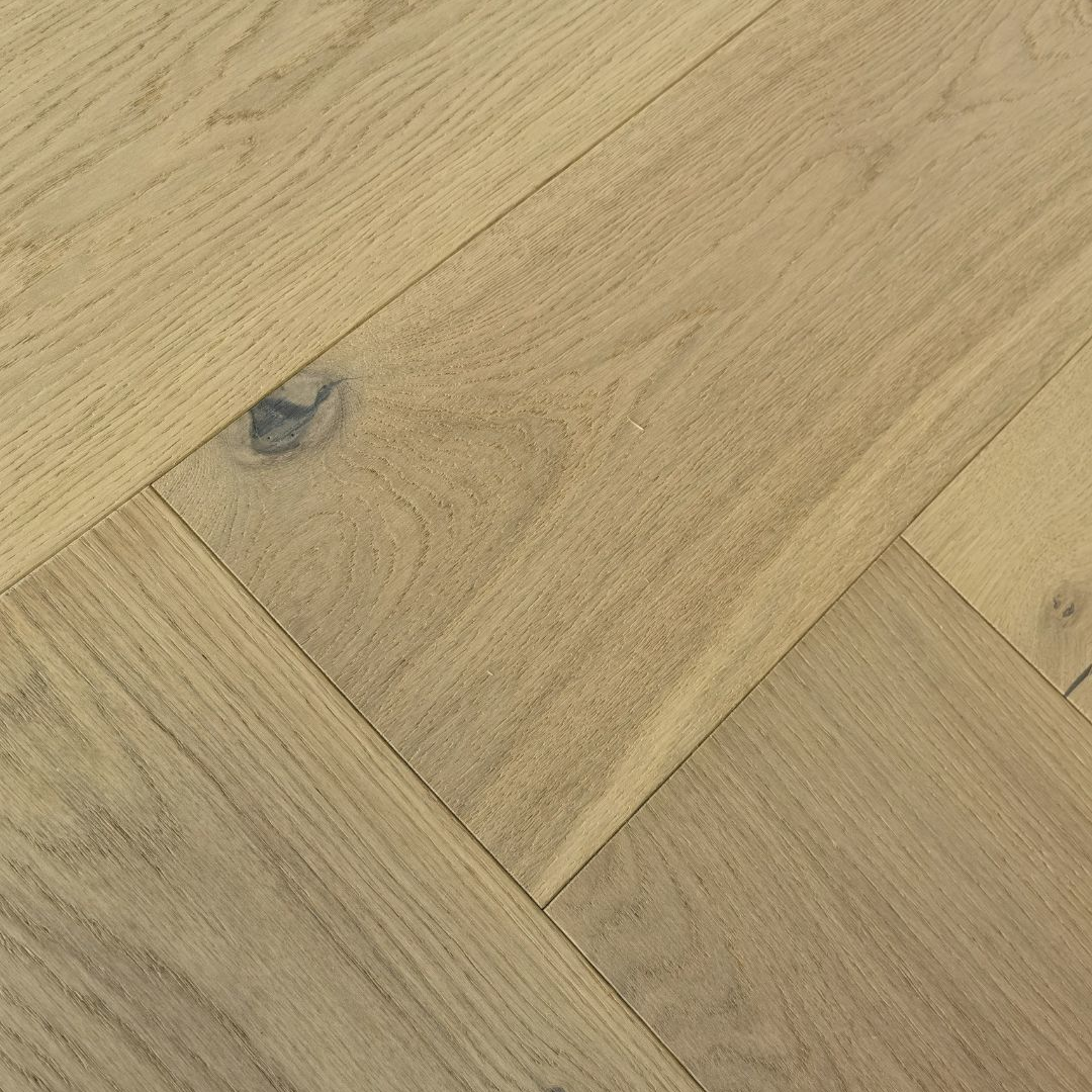Engineered Wood Flooring Type Parquet Wood Flooring in Antiqued Mable Teak Oak Walnut