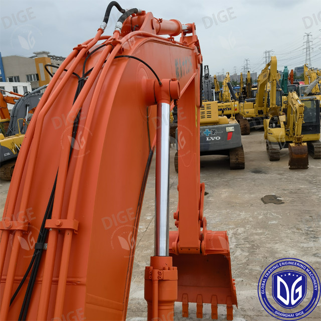 Hitachi ZX240 With excellent power durability and high efficiency Japanese Hitachi ZX240 Medium Excavator