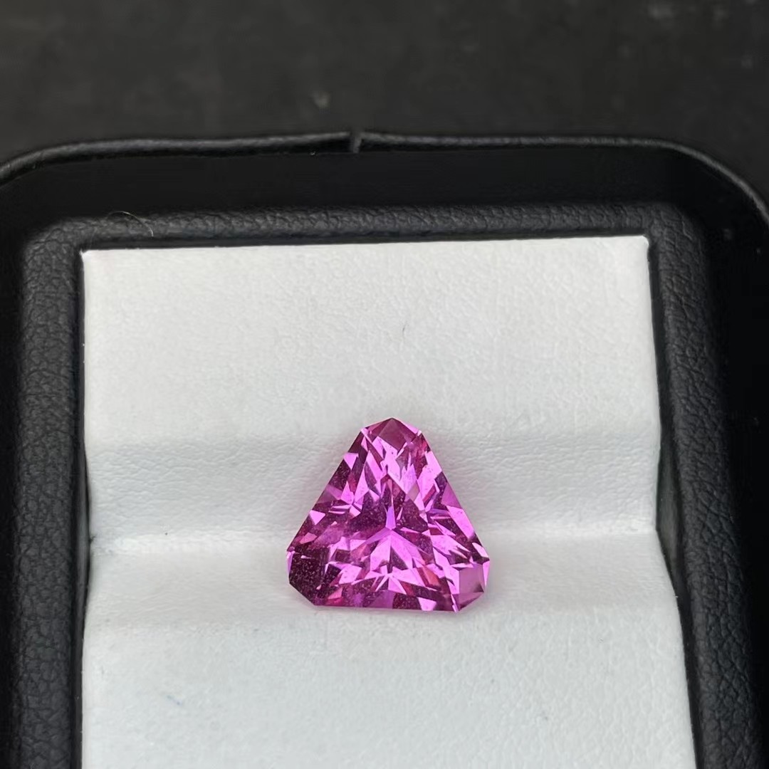 Al2O3 Trigonal Pink Sapphire Gem With Oval Cut For Ring
