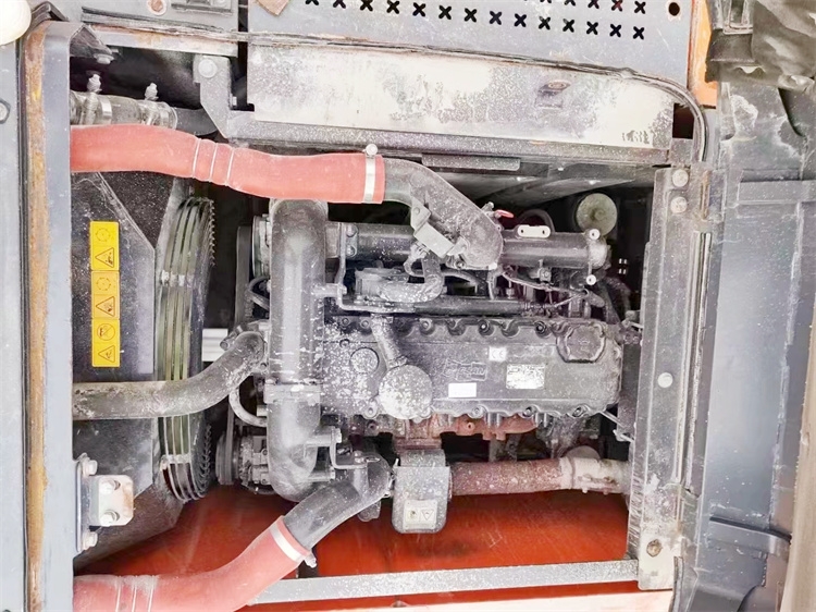 22000 KG Machine Weight Doosan DX225 Excavator with Hammer in Good Condition from Korea