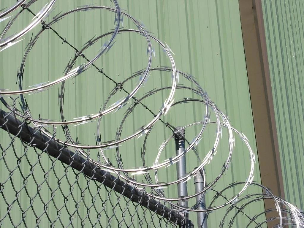 Razor blade wire mesh roll / security razor blade fence for house / BTO-22 razor barbed wire mesh