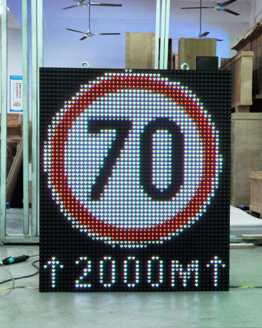 High Brightness P16/P20/P25/P31.25 Solar Power LED VMS Display for Traffic Management