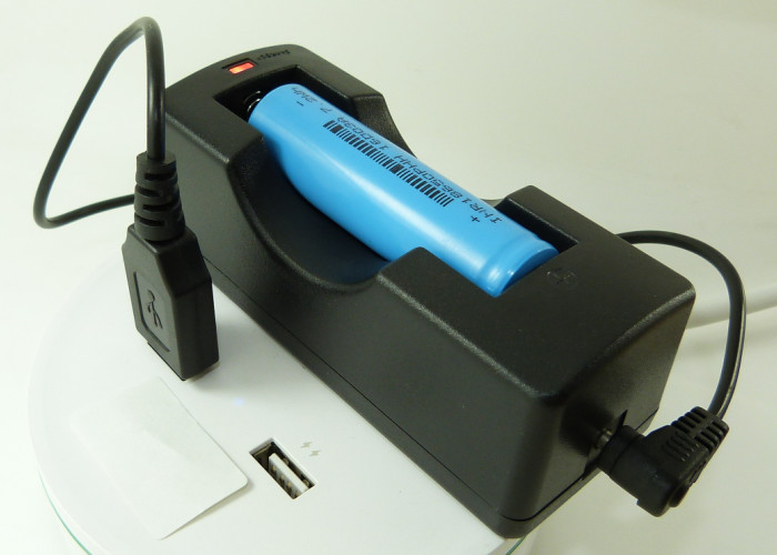 Mini Portable USB Li Ion Battery Charger 18650 Usb Charger 100% Tested
