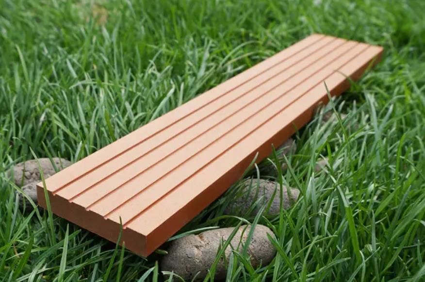 High Quality Wood Plastic Composite Plank for Decoration Material (130*5)