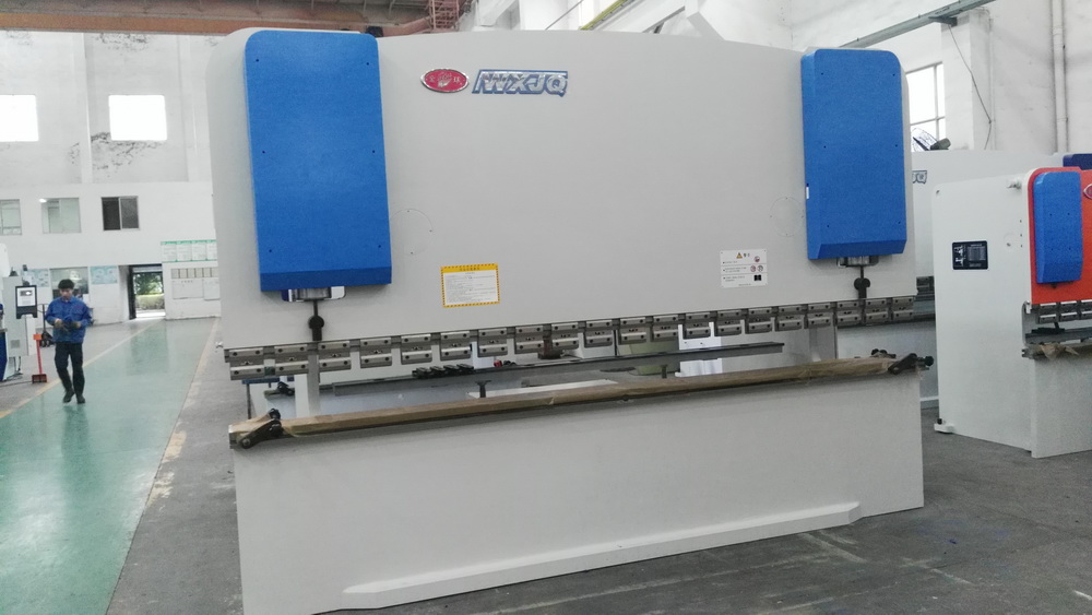 Amada color DA52 High Accuracy 305 Stainless Steel Sheet Metal Press Brake Machine