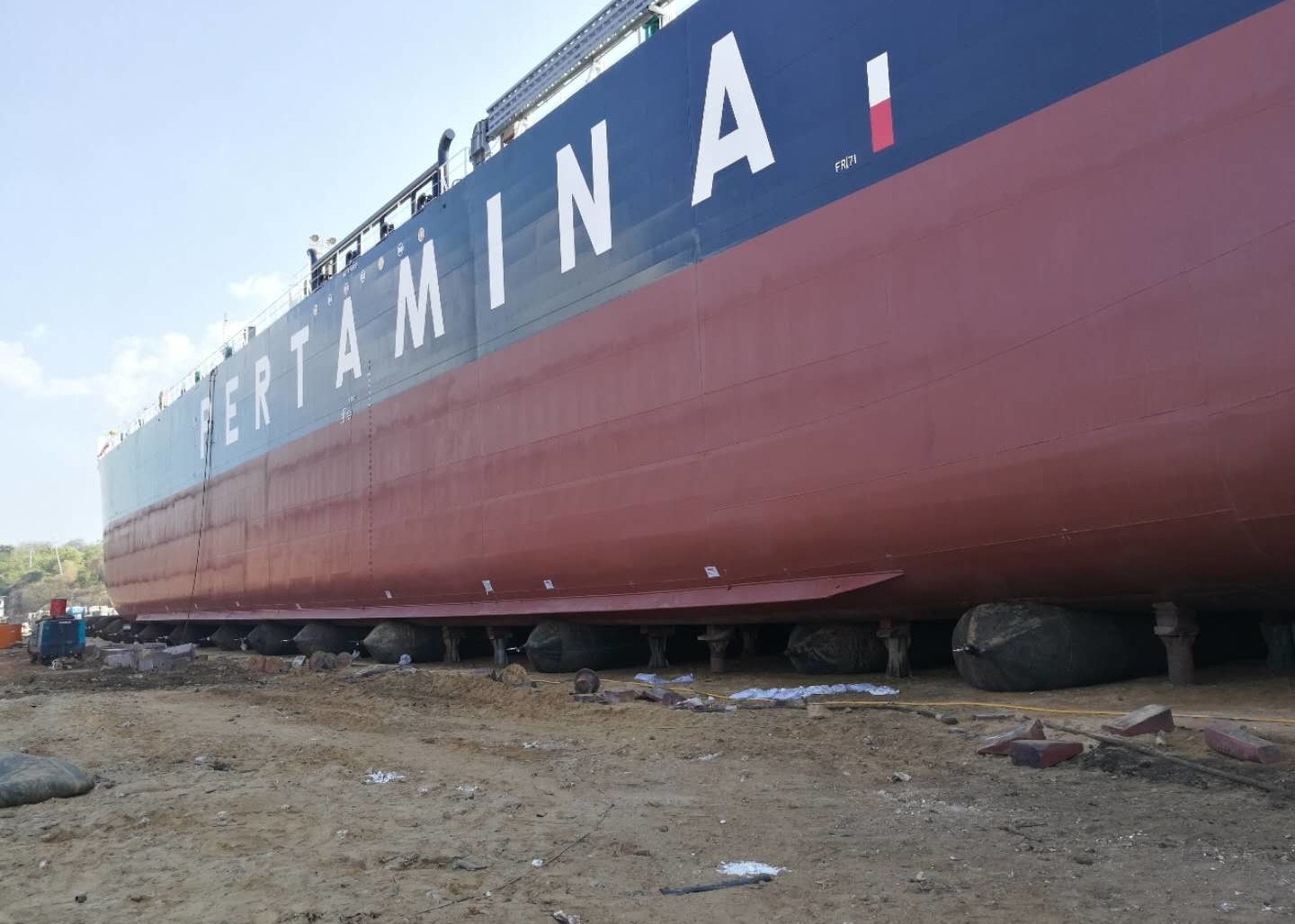 High Pressure Black Shiping Launching Heavy Lifting Inflatable Marine Rubber Airbag