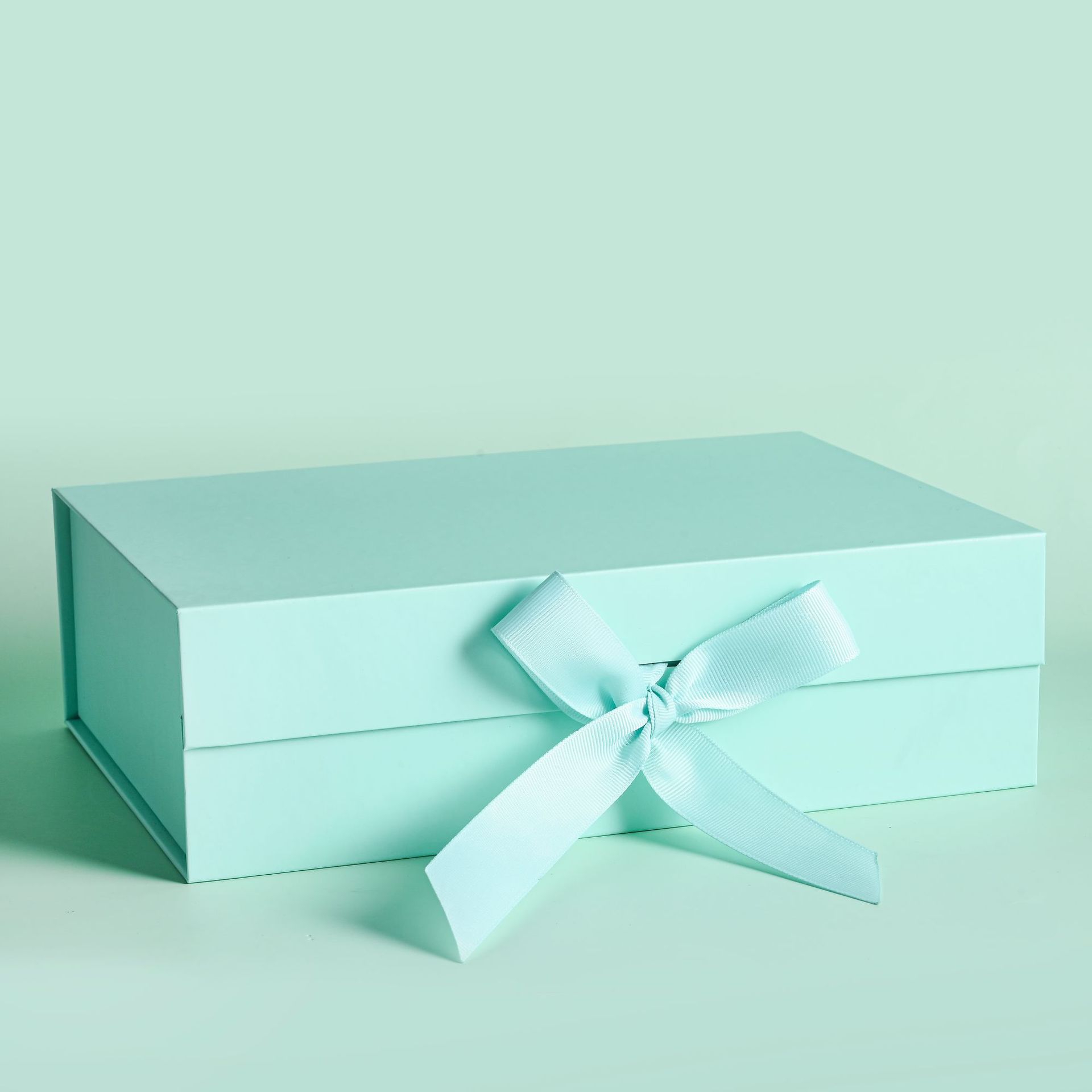 High End Flip Top Luxury Shoe Box Packaging Magnetic With Ribbon
