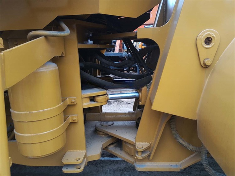 Affordable Used Cat 966G Wheel Loader With 5.5 M3 Bucket And Caterpillar Engine