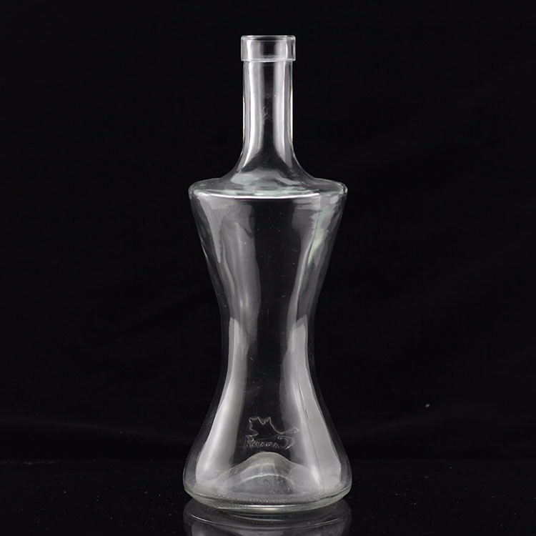Industrial 700ml Glass Bottle for Beverage Industry in Thumb Shape