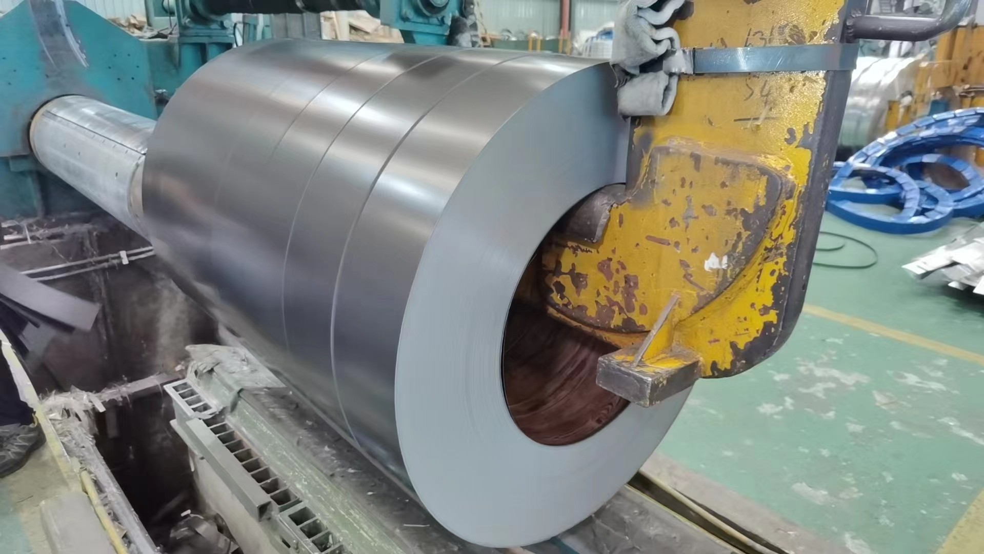 Silver PVDF Paint Color Coated Aluminum Coil Based on AA 5052 Alloy For Wall Systems