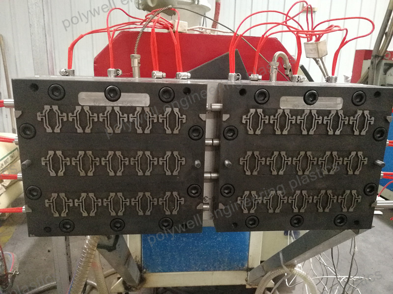 Plastic Moulded Components Injection Molding Tool Used To Produce Thermal Insulation Strip