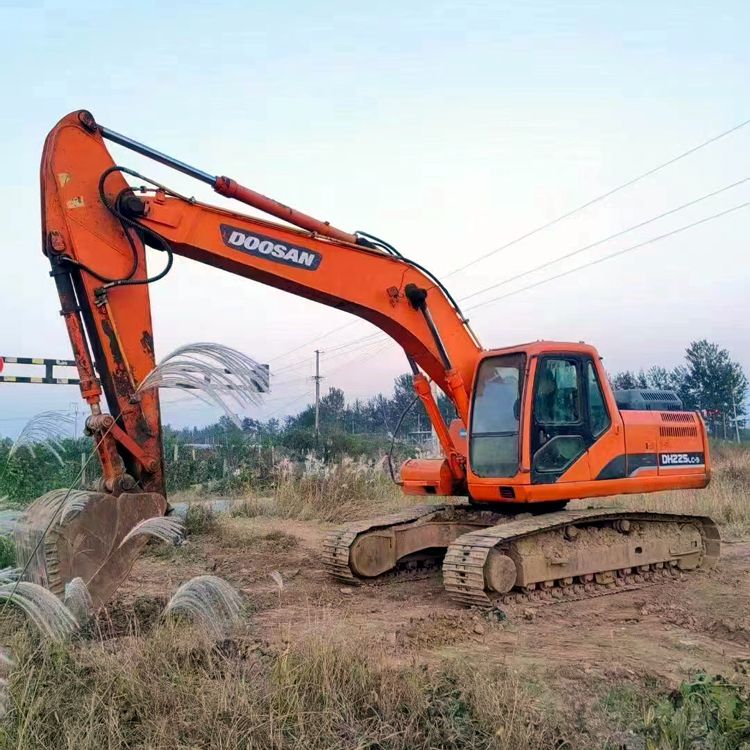 110 KW Doosan DH225LC-7 Crawler Excavator Made in Korea Perfect for Heavy-Duty Tasks