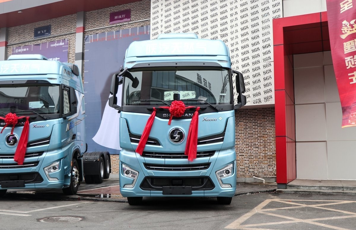 4X2 Chinese Heavy X6000 Shacman Tractor Truck Manual Air Conditioner Equipped