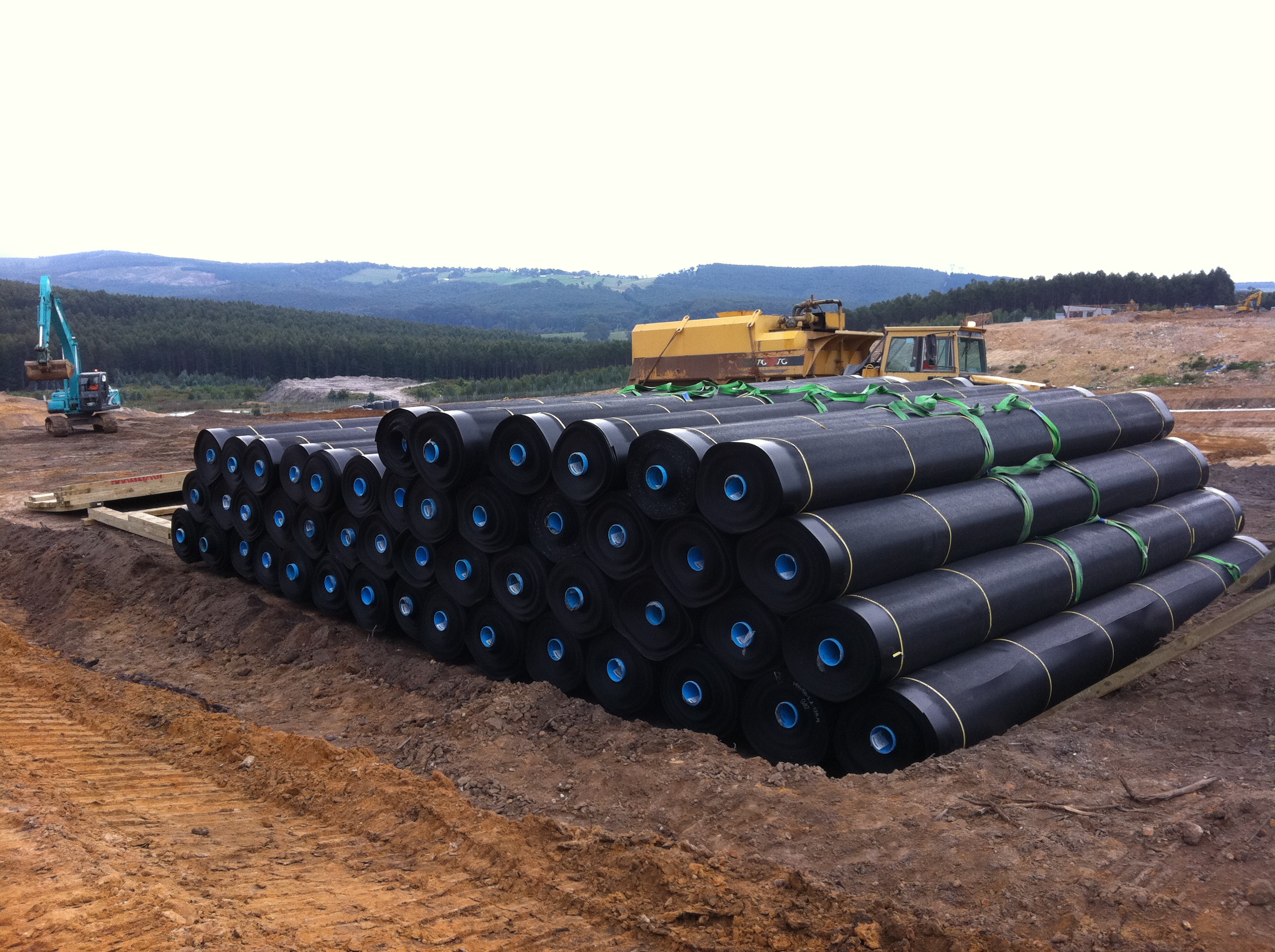 0.3 - 2.5mm HDPE Geomembrane Dam Reservoir Mining Fish Farm Geomembrane Pond Liner
