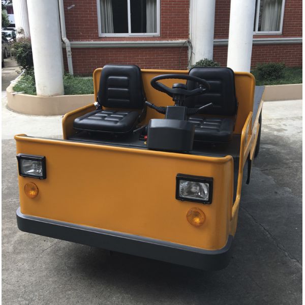 Battery Powered Electric Tow Tractor With Large Platform Solid Wheels