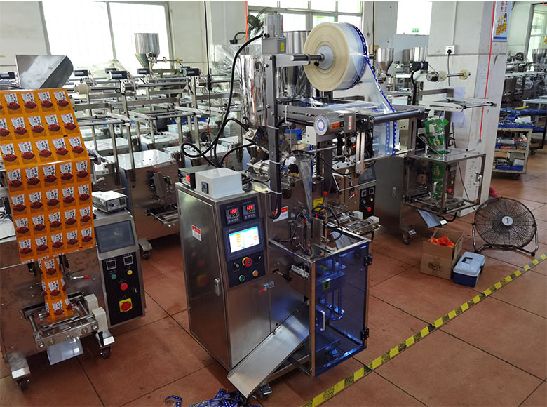 30ml Chemical Liquid Packer Machine 0.05%F.S Oil Sachet Packing