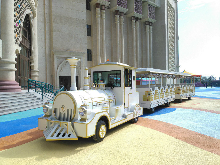 Classic Design 42 Passengers Electric Mall Train With Colorful Body Appearance