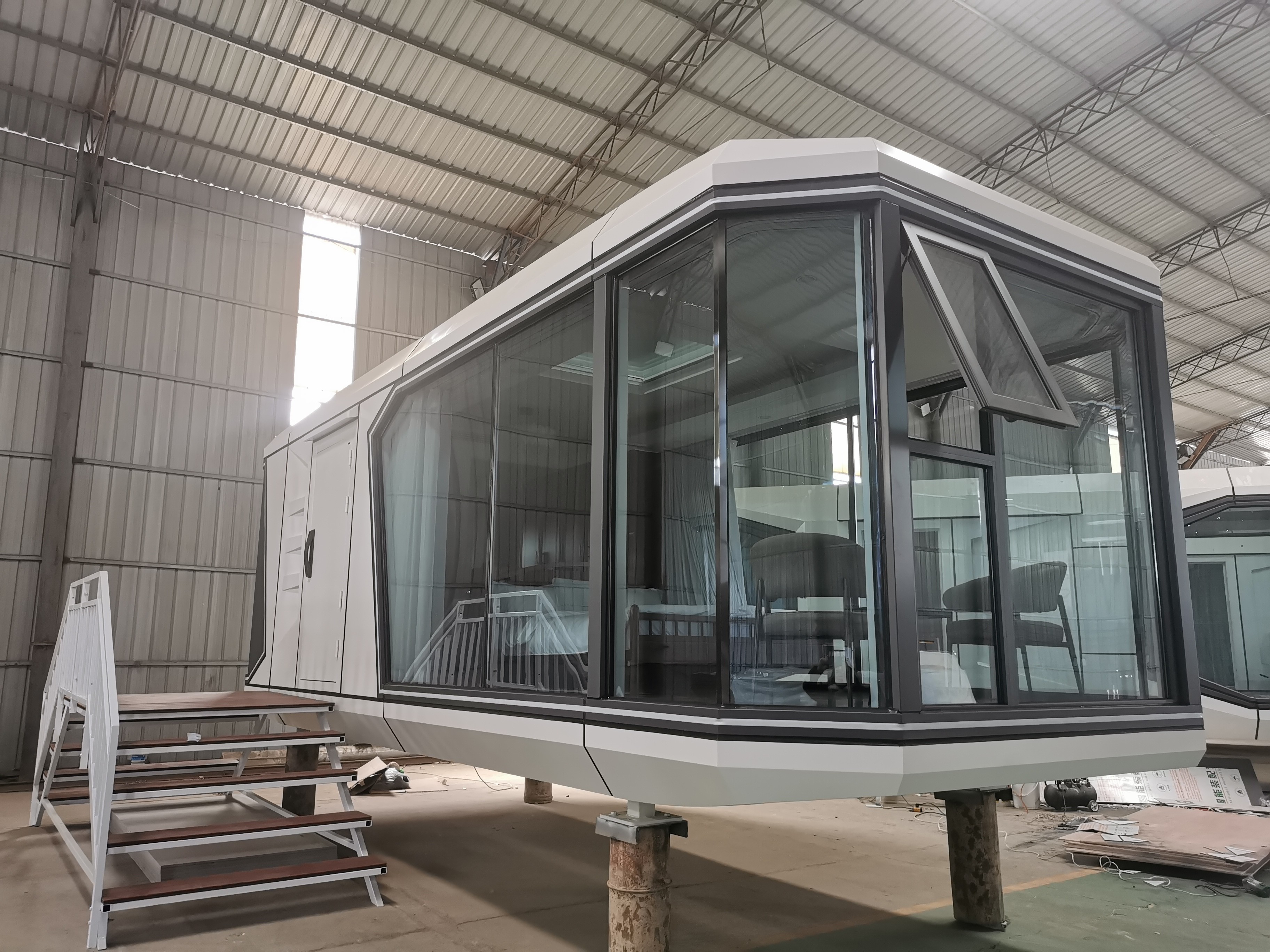 Prefabricated Apple Cabin House Capsule Container Prefab House For Coastal Hotel