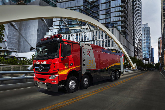 4X2 Fire Truck 4000 Liters Double Cab Fire Fighting Vehicles / Forest Fire Fighting Trucks