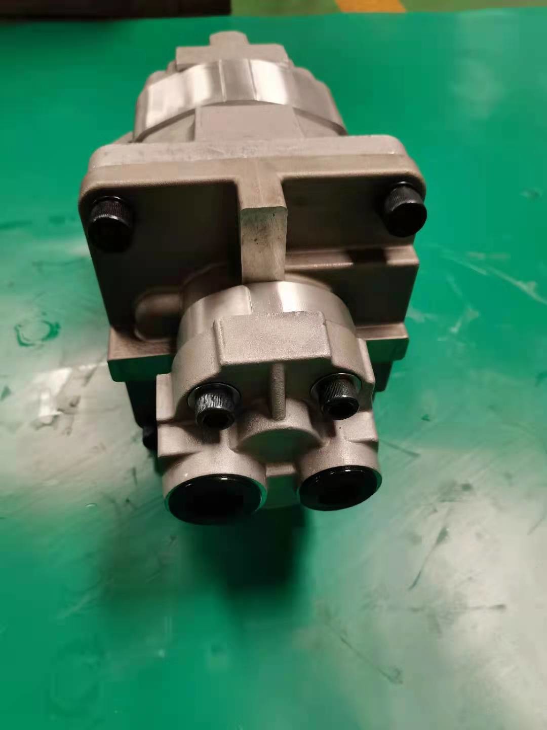 705-52-31070 Komatsu Gear Pump SAR80-8 H PC750 PC750SE PC800 PC800SE