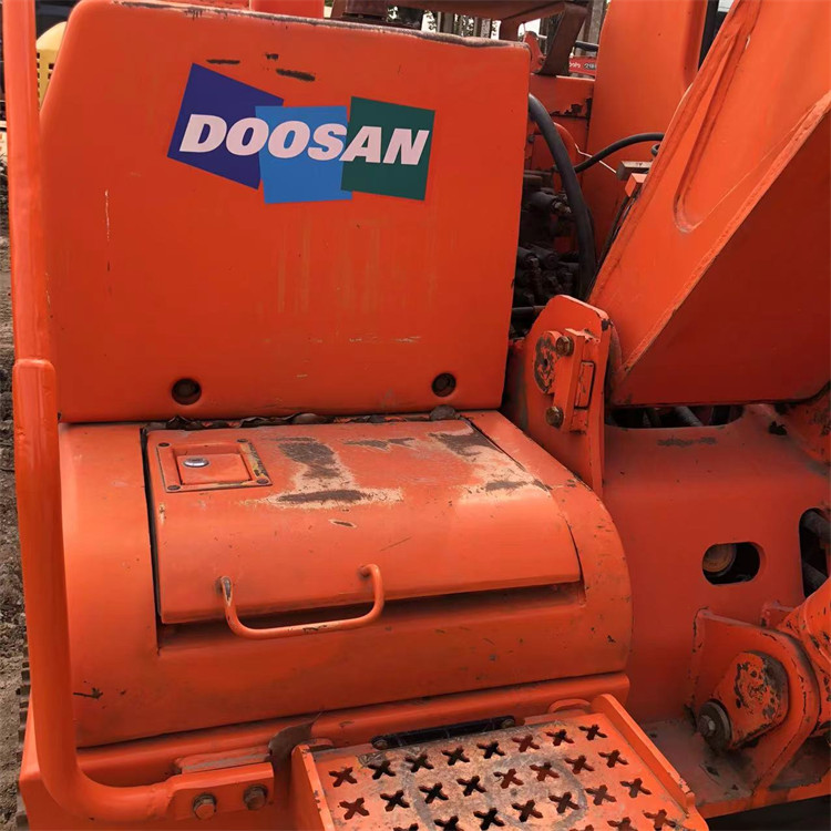 Used Doosan 80 Excavator 8 Ton with Blade Good Condition Made in Korea Original Design