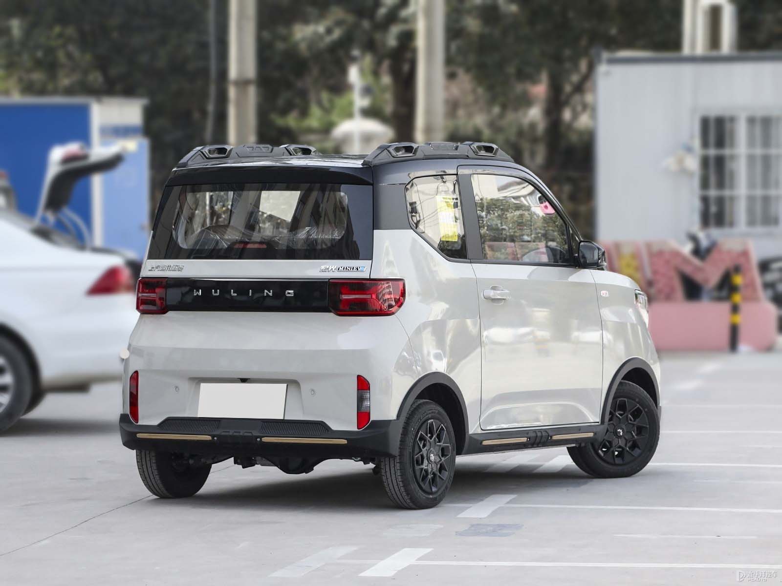 Made in China, SAIC GM Wuling mini electric car is a small electric car, and the popular ternary lithium battery
