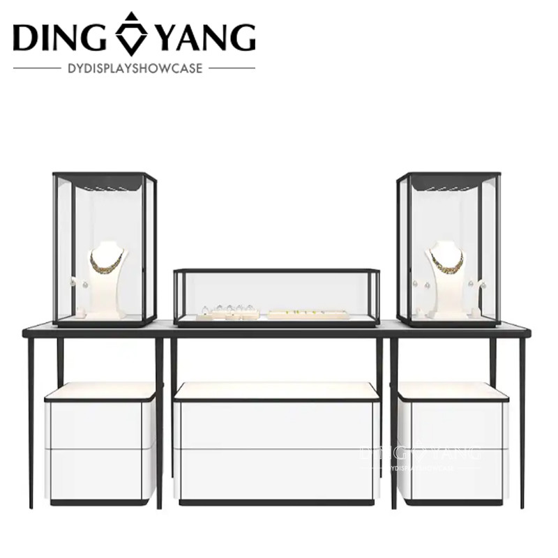 Modern Fashion Style Glass Luxury Upscale Jewellery Shop Showcase With Low Power Consumption Lights