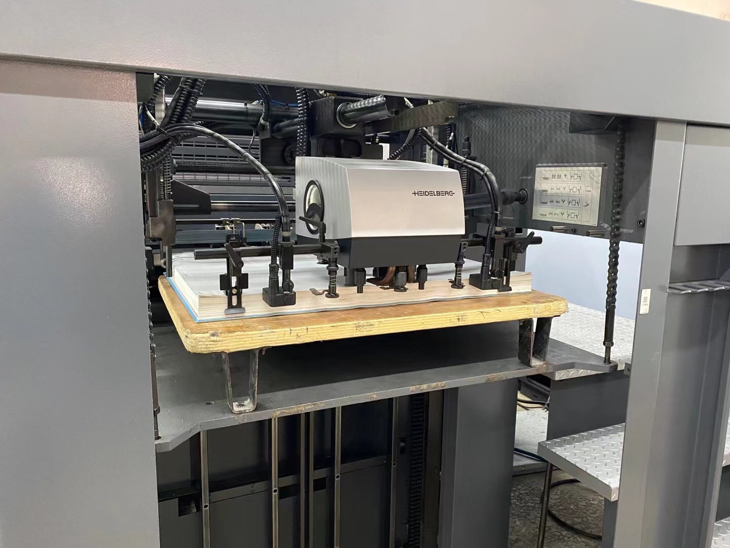 Volume Manufacture Fully Auto Used Printing Press Machine 380v With Durable Paper Printing Function