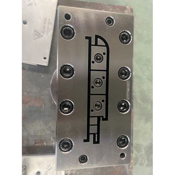 Customized Size WPC PVC Pipe and Profiles Extrusion Die Mould with 3CR17 Material